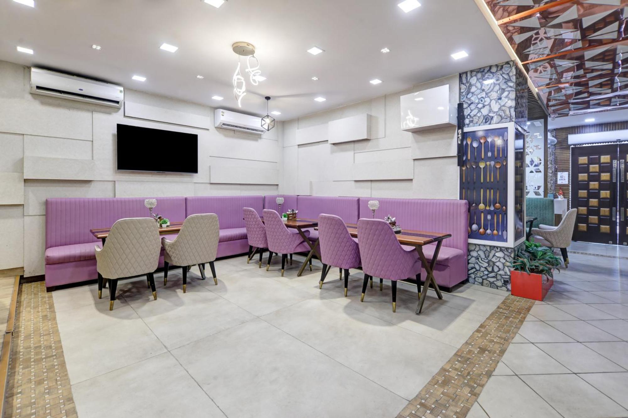 Status By Hotel The Emporio Ghaziabad Exterior foto